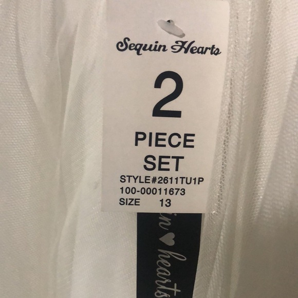 (146)- 💛TWO PIECE 🌸Formal Gold/White Top White Sheer Skirt🤩 - Picture 4 of 7